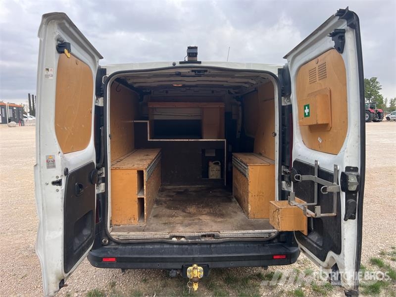 Renault Trafic شاحنة مقفلة