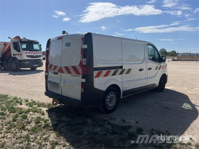 Renault Trafic شاحنة مقفلة
