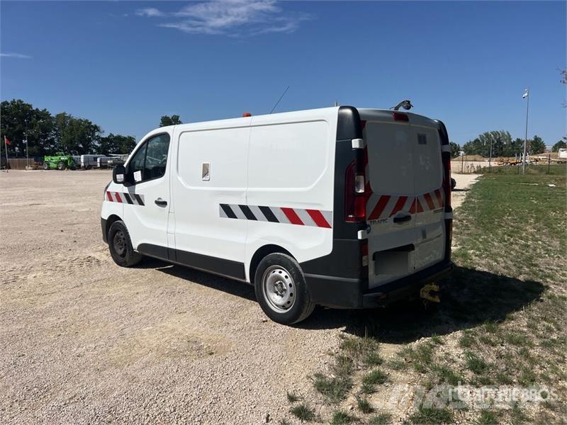 Renault Trafic شاحنة مقفلة