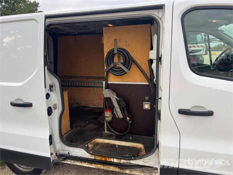 Renault Trafic شاحنة مقفلة