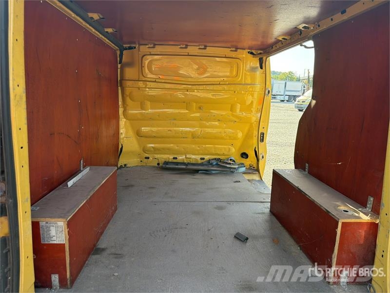 Renault Trafic شاحنة مقفلة