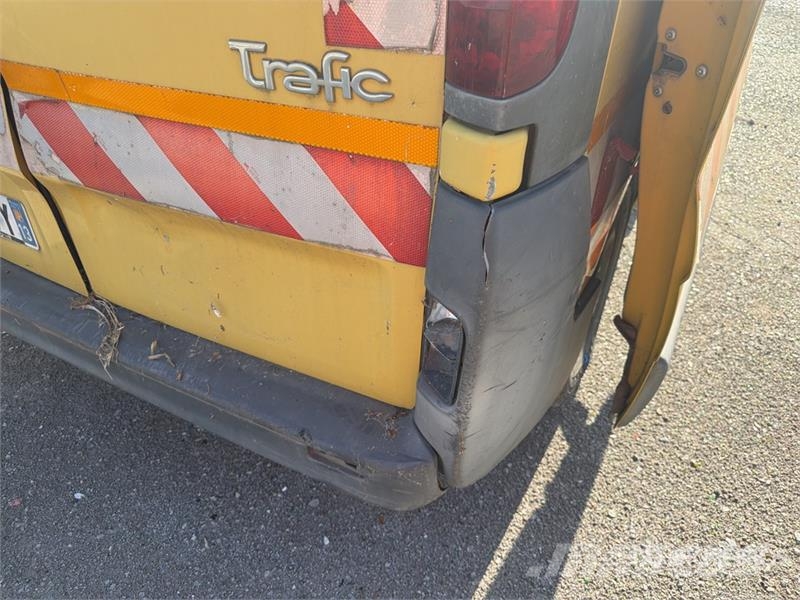 Renault Trafic شاحنة مقفلة