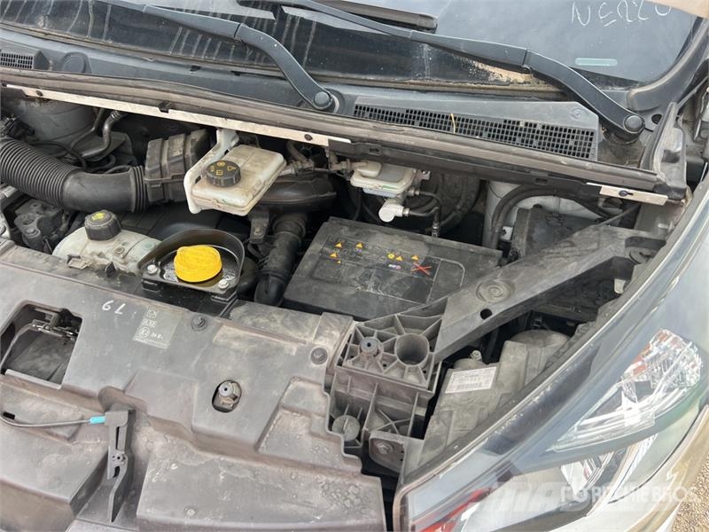 Renault Trafic شاحنة مقفلة