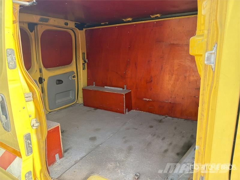 Renault Trafic شاحنة مقفلة