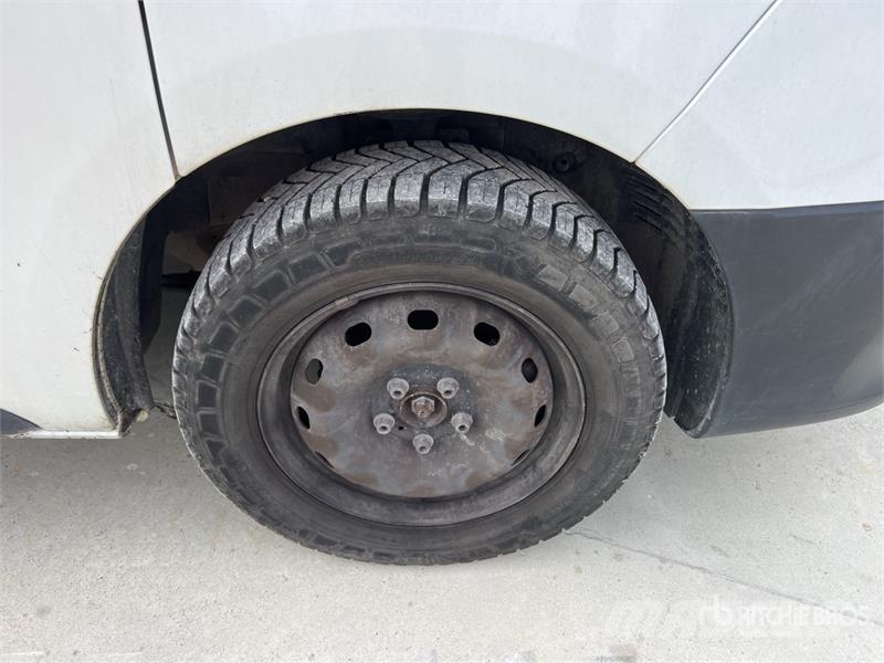 Renault Trafic شاحنة مقفلة