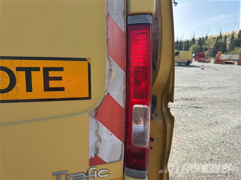 Renault Trafic شاحنة مقفلة