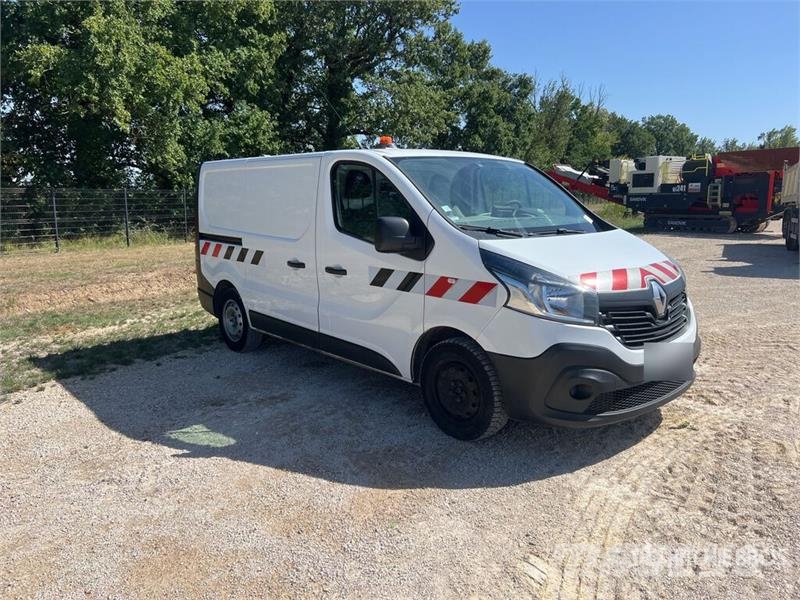 Renault Trafic شاحنة مقفلة