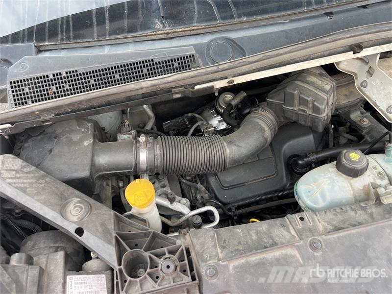 Renault Trafic شاحنة مقفلة
