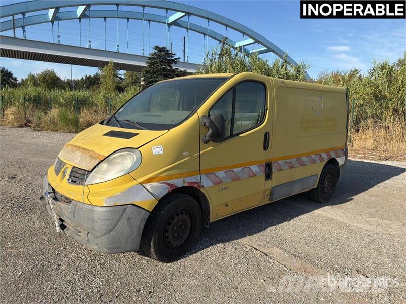 Renault Trafic شاحنة مقفلة