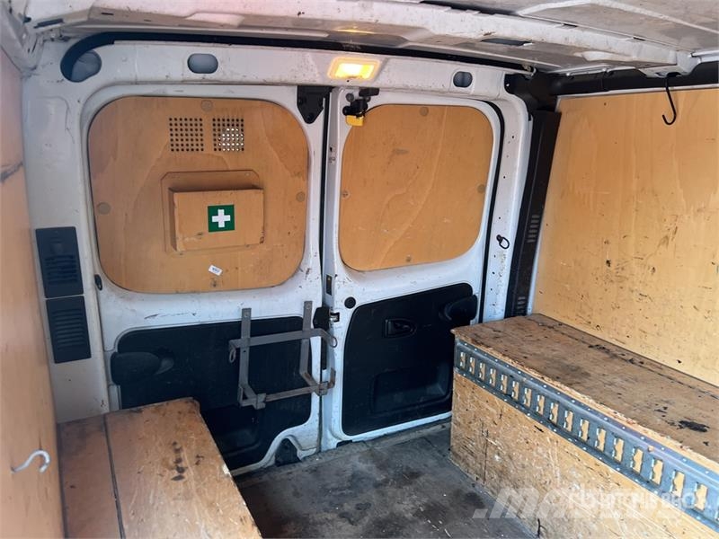 Renault Trafic شاحنة مقفلة