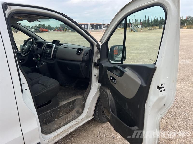 Renault Trafic شاحنة مقفلة