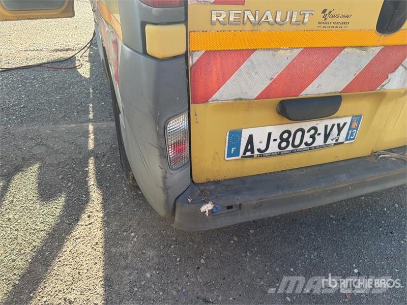 Renault Trafic شاحنة مقفلة
