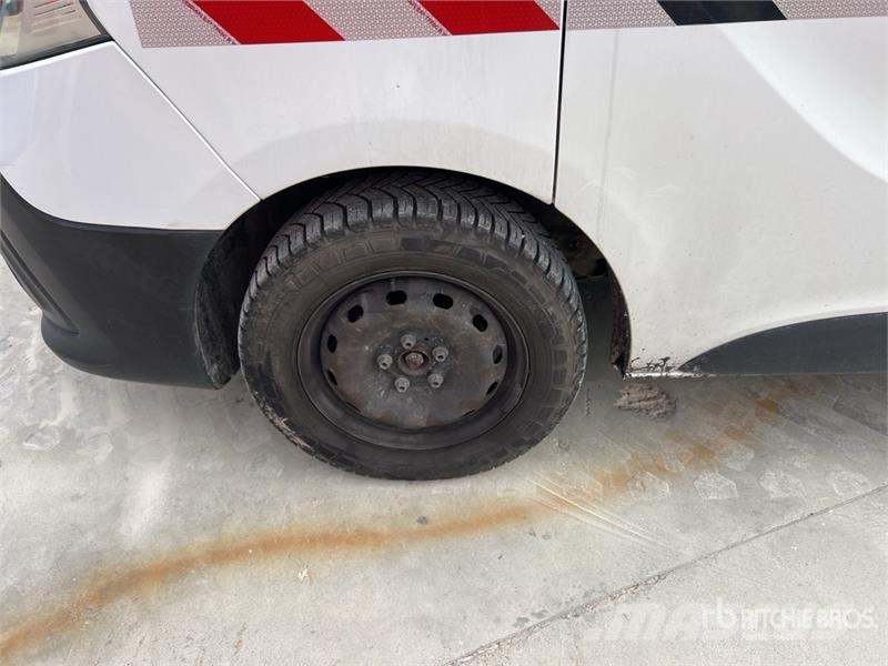 Renault Trafic شاحنة مقفلة