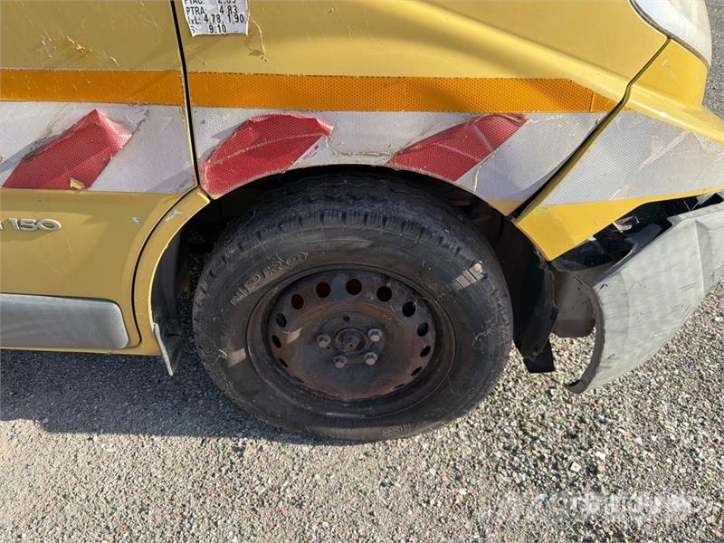 Renault Trafic شاحنة مقفلة