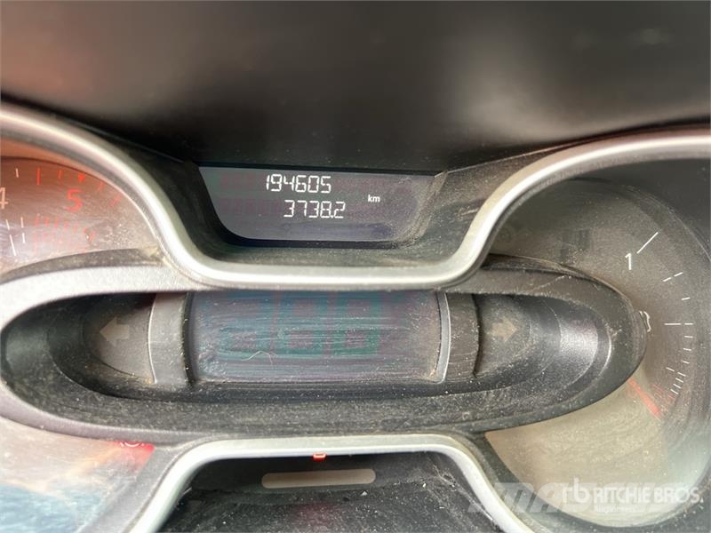 Renault Trafic شاحنة مقفلة