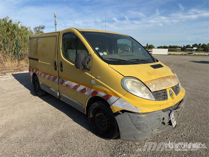 Renault Trafic شاحنة مقفلة