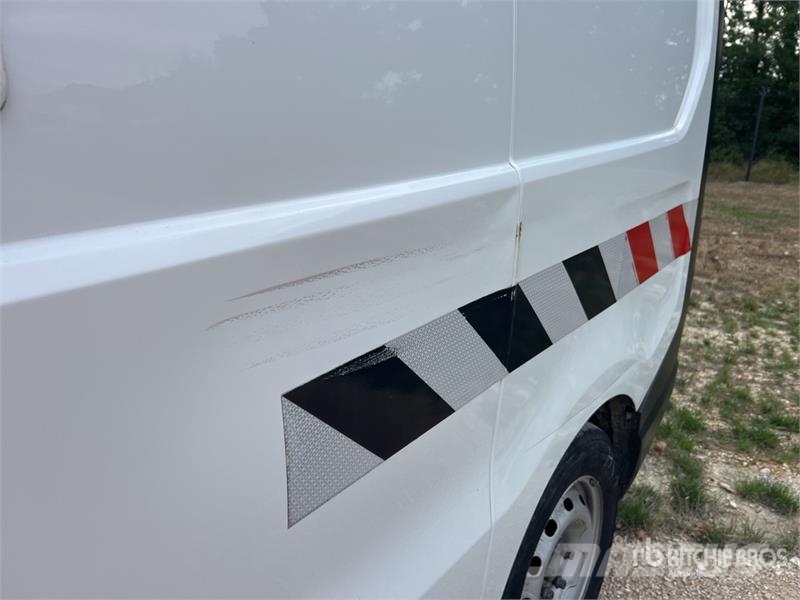 Renault Trafic شاحنة مقفلة