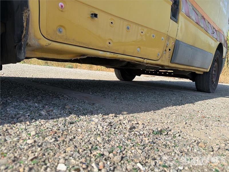 Renault Trafic شاحنة مقفلة