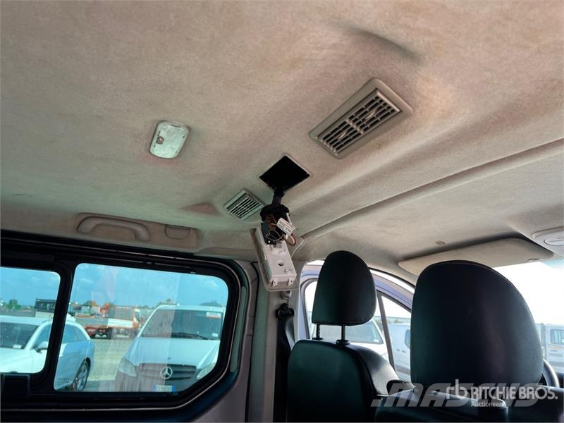 Renault Trafic 9 Passenger Van Gesloten bedrijfswagens