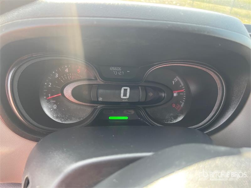 Renault Trafic 9 Passenger Van Panel vans