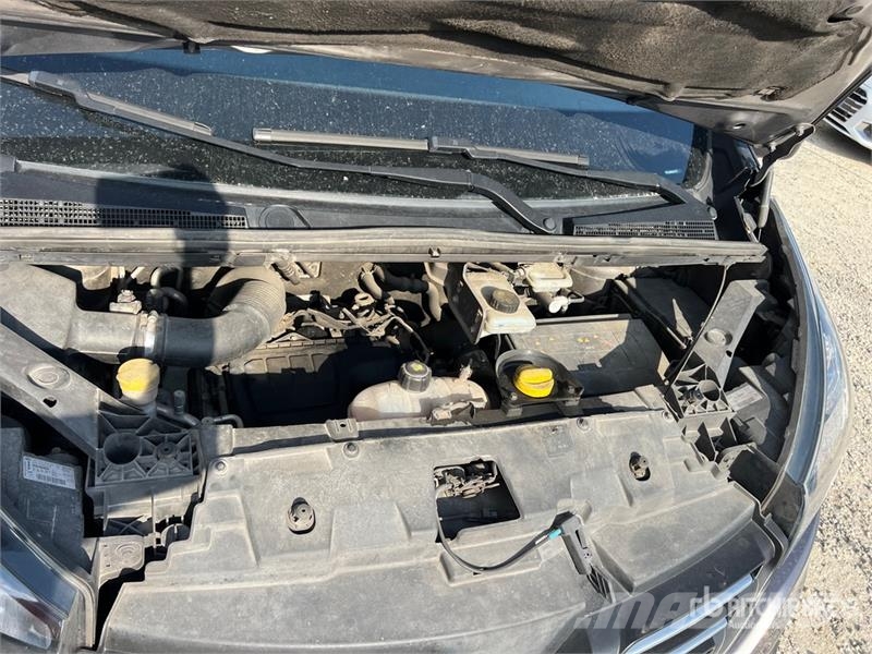 Renault Trafic 9 Passenger Van Gesloten bedrijfswagens