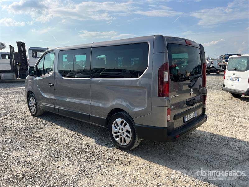 Renault Trafic 9 Passenger Van Gesloten bedrijfswagens