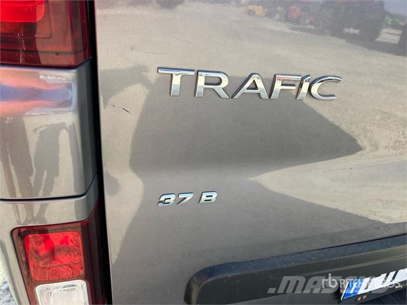 Renault Trafic 9 Passenger Van Gesloten bedrijfswagens