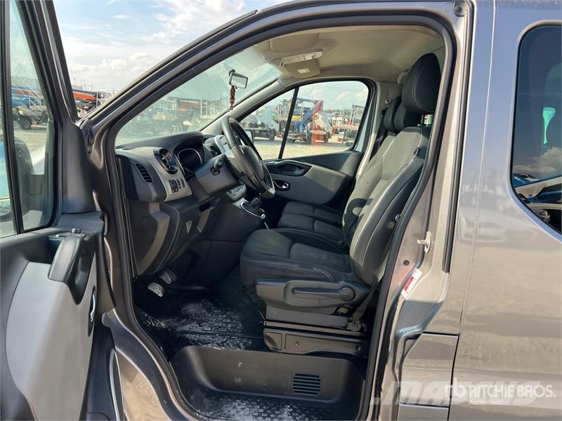 Renault Trafic 9 Passenger Van Gesloten bedrijfswagens