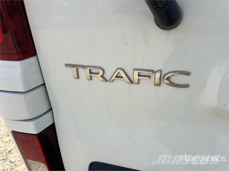 Renault Trafic 9 Passenger Van Panel vans
