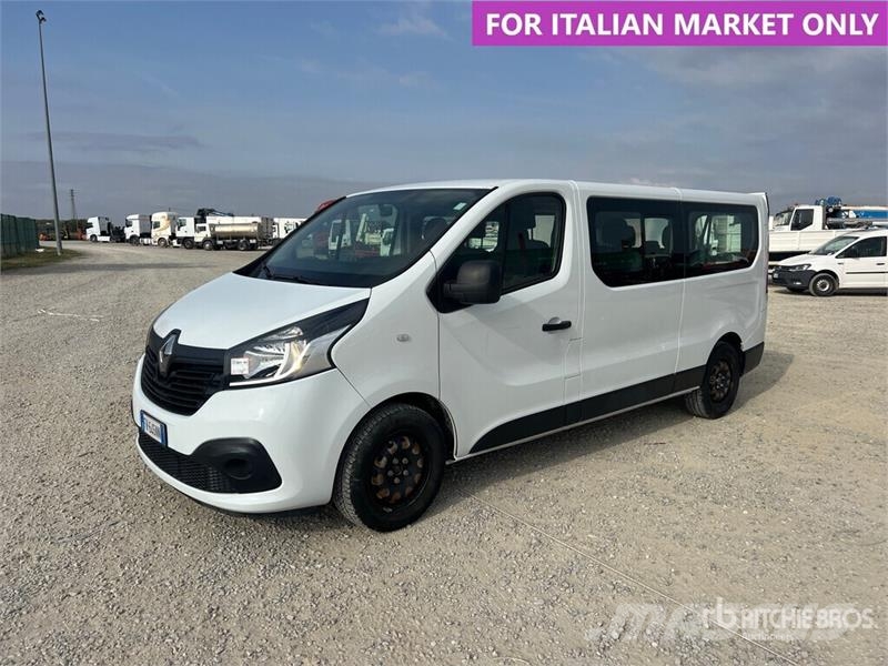 Renault Trafic 9 Passenger Van Busy / Vany