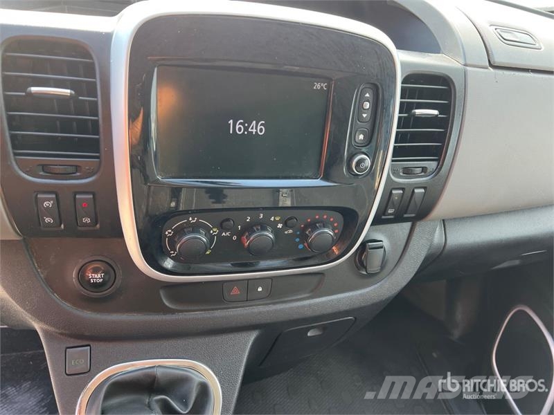Renault Trafic 9 Passenger Van Gesloten bedrijfswagens