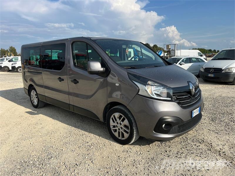 Renault Trafic 9 Passenger Van Gesloten bedrijfswagens