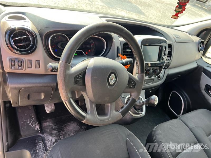 Renault Trafic 9 Passenger Van Gesloten bedrijfswagens