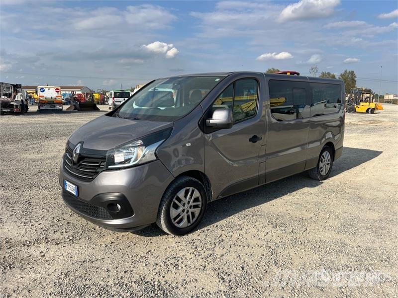 Renault Trafic 9 Passenger Van Gesloten bedrijfswagens