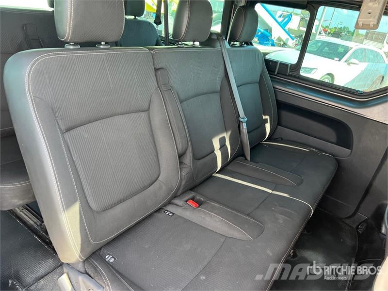Renault Trafic 9 Passenger Van Gesloten bedrijfswagens