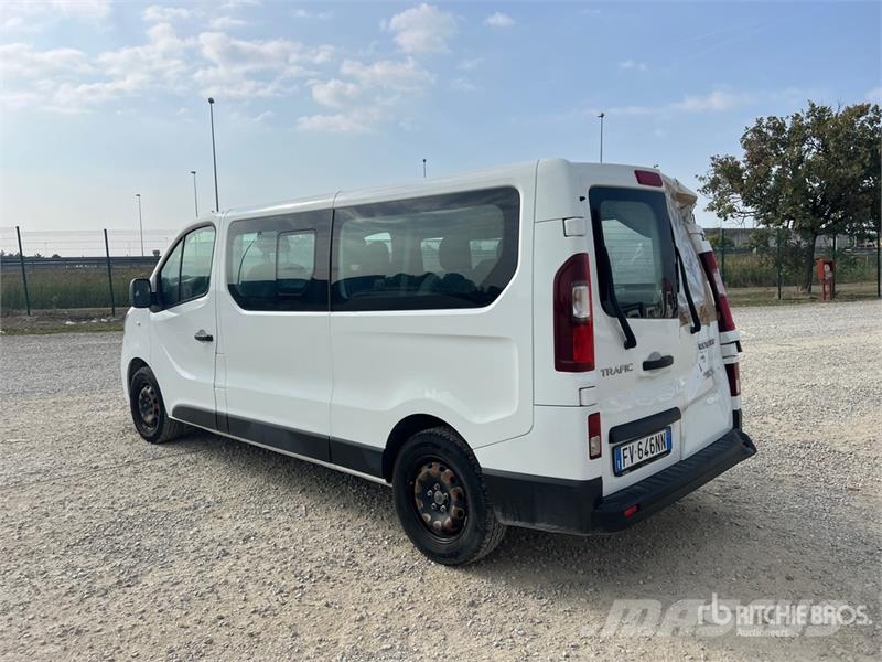 Renault Trafic 9 Passenger Van Panel vans