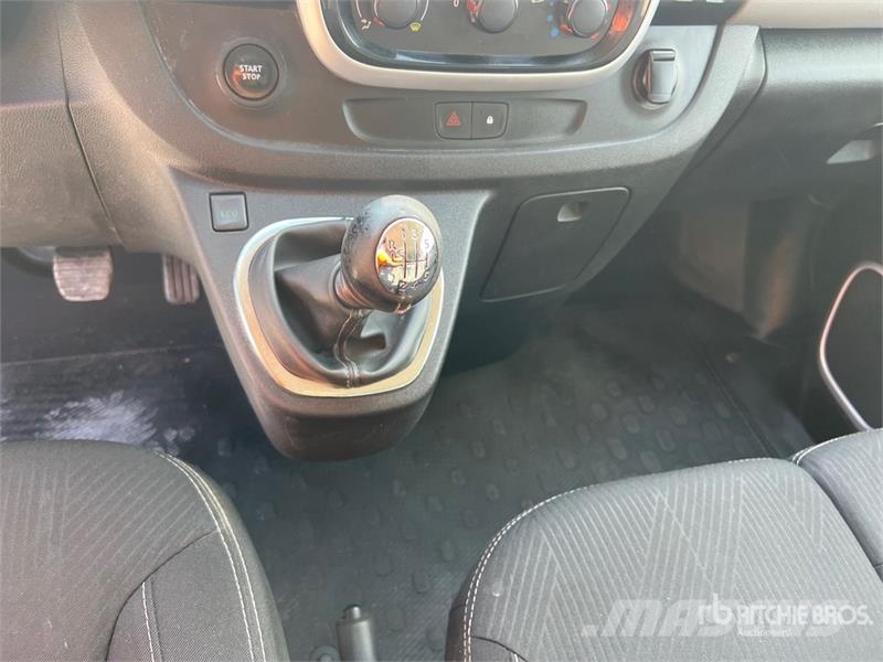 Renault Trafic 9 Passenger Van Gesloten bedrijfswagens