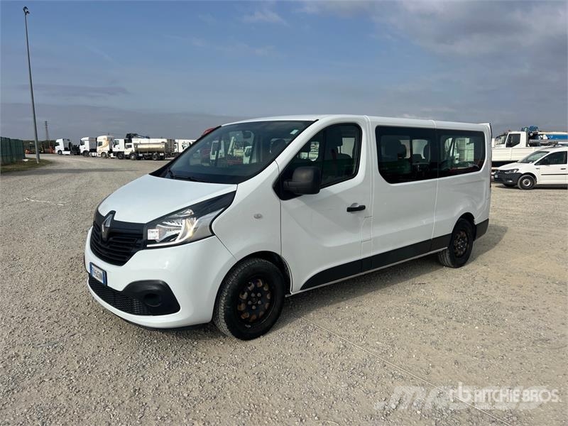 Renault Trafic 9 Passenger Van Panel vans