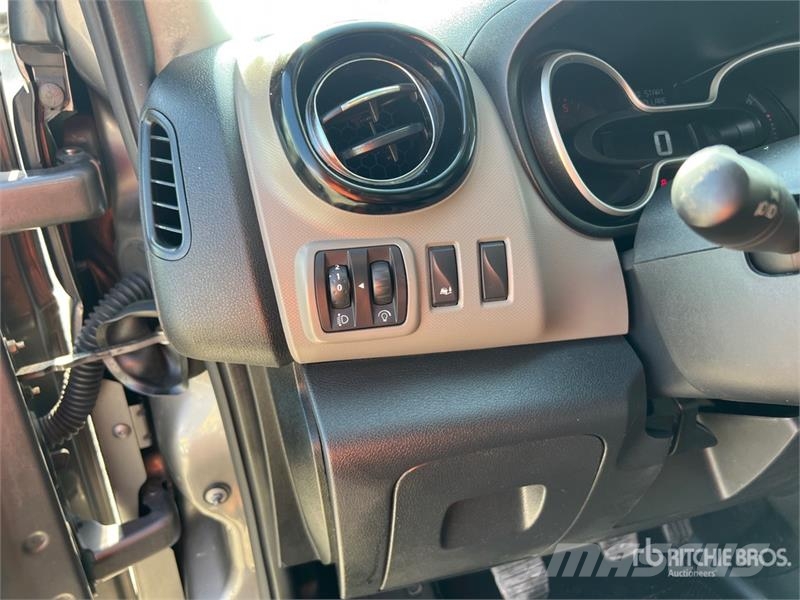 Renault Trafic 9 Passenger Van Gesloten bedrijfswagens