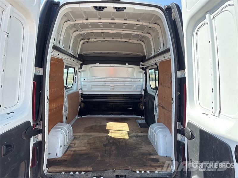 Renault Trafic dCi 145 Vehicule Utilitaire Cargo Van (Inop Varebiler