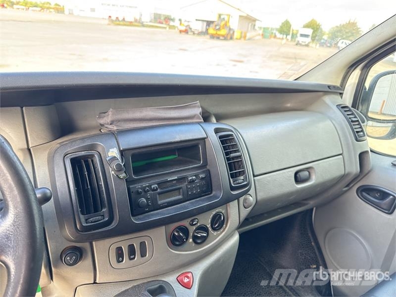 Renault Trafic dCi80 Vehicule Utilitaire Cargo Van Furgões