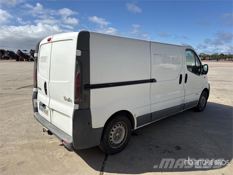 Renault Trafic dCi80 Vehicule Utilitaire Cargo Van Furgões