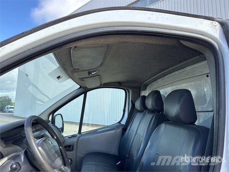 Renault Trafic dCi80 Vehicule Utilitaire Cargo Van Furgões