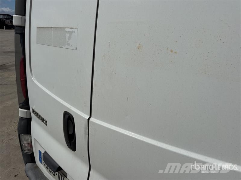 Renault Trafic dCi80 Vehicule Utilitaire Cargo Van Furgões