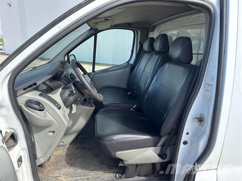 Renault Trafic dCi80 Vehicule Utilitaire Cargo Van Furgões