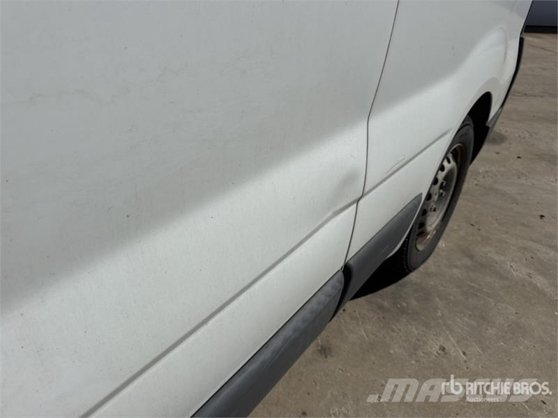 Renault Trafic dCi80 Vehicule Utilitaire Cargo Van Furgões
