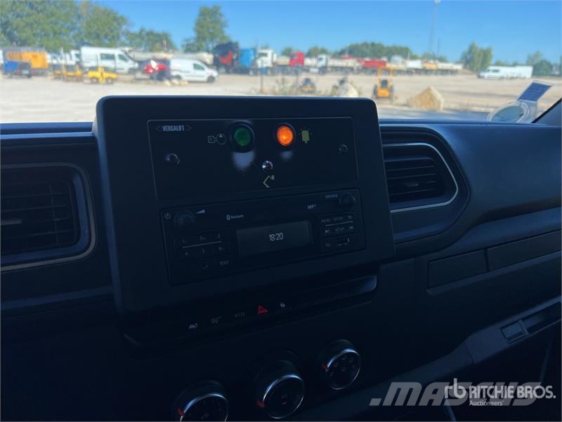 Renault VTL-135 EVO 13.2 m on Renault Master Camion Nacell 车载式高空作业车