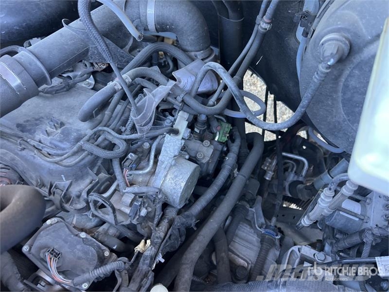 Renault VTL-135 EVO 13.2 m on Renault Master Camion Nacell 车载式高空作业车