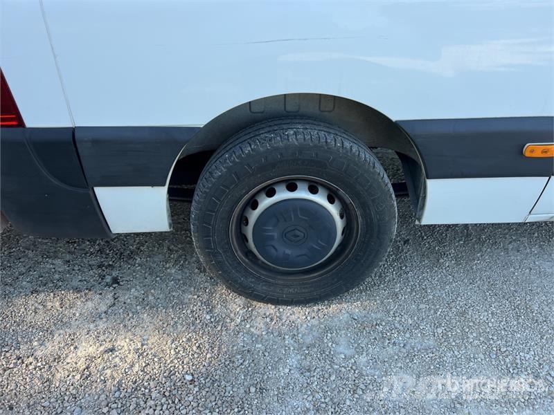 Renault VTL-135 EVO 13.2 m on Renault Master Camion Nacell 车载式高空作业车