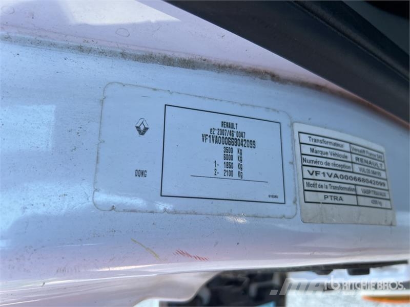 Renault VTL-135 EVO 13.2 m on Renault Master Camion Nacell 车载式高空作业车